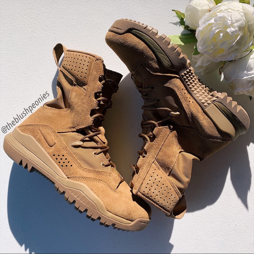 Nike SFB Field Hiking Boots - Picture 4 of 9
